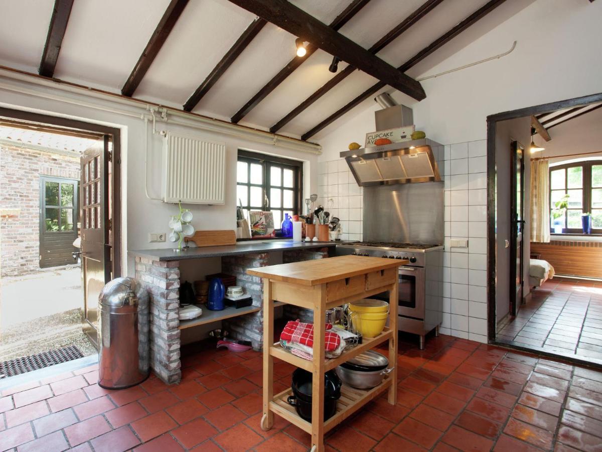 Magnificent Farmhouse In Sint Joost Exteriör bild